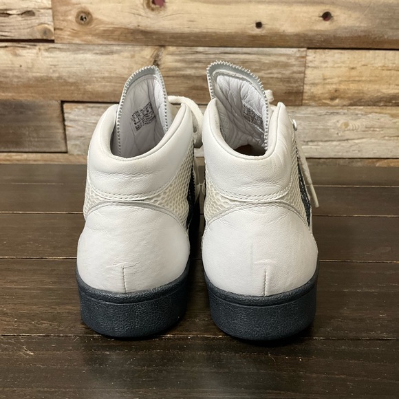 Adidas Y-3 Yohji Pro sneakers in white leather and mesh with black accents. - Picture 3 of 6